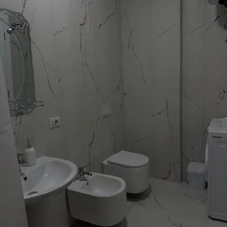 Golden Apartment 1 * Kamëz